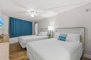 Free WiFi, bed sheets - 🌊Cozy Getaway | Beachfront Complex | Water Views | 🌊Ocean Breeze Resort 202 (Daytona Beach Shores)