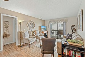 Smart TV - Crescent Villas 302- 2 Bedroom Condo- Pool (North Myrtle Beach)