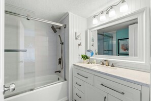 Shower - Buena Vista 401-Oceanfront 3BR Condo- Cherry Grove (North Myrtle Beach)