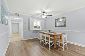 Dining - Ocean View Tower II 2B- Short Walk To Beach-Pool (Myrtle Beach)