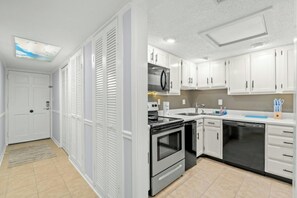 Private kitchen - Ocean View Tower II 2B- Short Walk To Beach-Pool (Myrtle Beach)