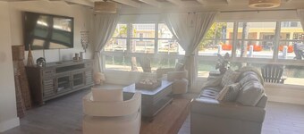 Ocean Breeze Retreat/ Elegant 3/3 in Marathon/ Coastal Luxury Living
