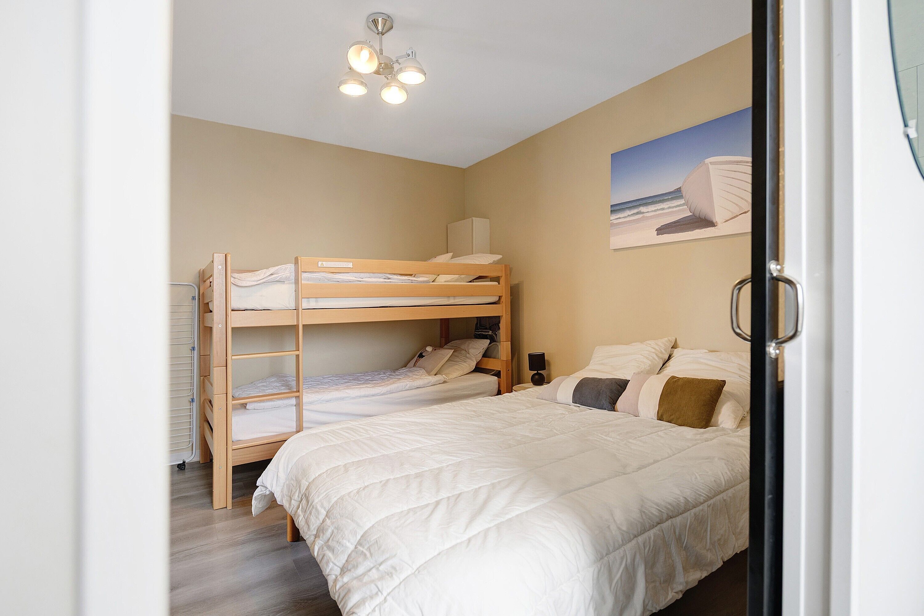 1 slaapkamer, een strijkplank/strijkijzer, wifi