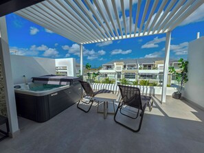 Terrace/patio - Trinidad 302 Luxury Beachfront Penthouse Rooftop Jacuzzi Aqua Esmeralda (Dominicus)