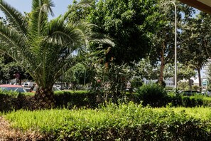 Property grounds - Private Jacuzzi Apartment in Central Seville – 4 Guests (Sevilla)