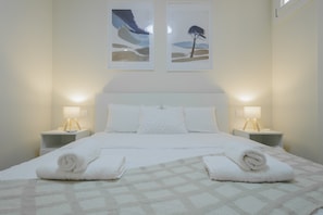 1 bedroom, WiFi, bed sheets - Private Jacuzzi Apartment in Central Seville – 4 Guests (Sevilla)