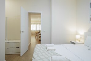 1 bedroom, WiFi, bed sheets - Private Jacuzzi Apartment in Central Seville – 4 Guests (Sevilla)