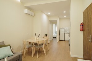 Interior - Private Jacuzzi Apartment in Central Seville – 4 Guests (Sevilla)