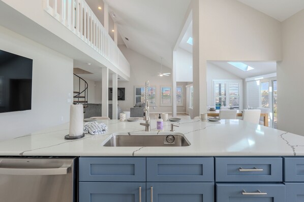 Interior - 🦜Private Screened Pool | Pet Friendly | Easy Beach Access | The Buccaneer🦜 (Fort Myers Beach)
