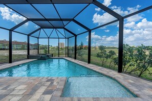 A heated pool - 🦜Private Screened Pool | Pet Friendly | Easy Beach Access | The Buccaneer🦜 (Fort Myers Beach)