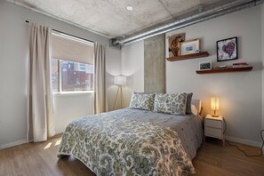 1 bedroom, desk, iron/ironing board, free WiFi - Modern Furnished Loft w Parking + Balcony Near Union Station (Denver)