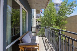 Property grounds - Modern Furnished Loft w Parking + Balcony Near Union Station (Denver)