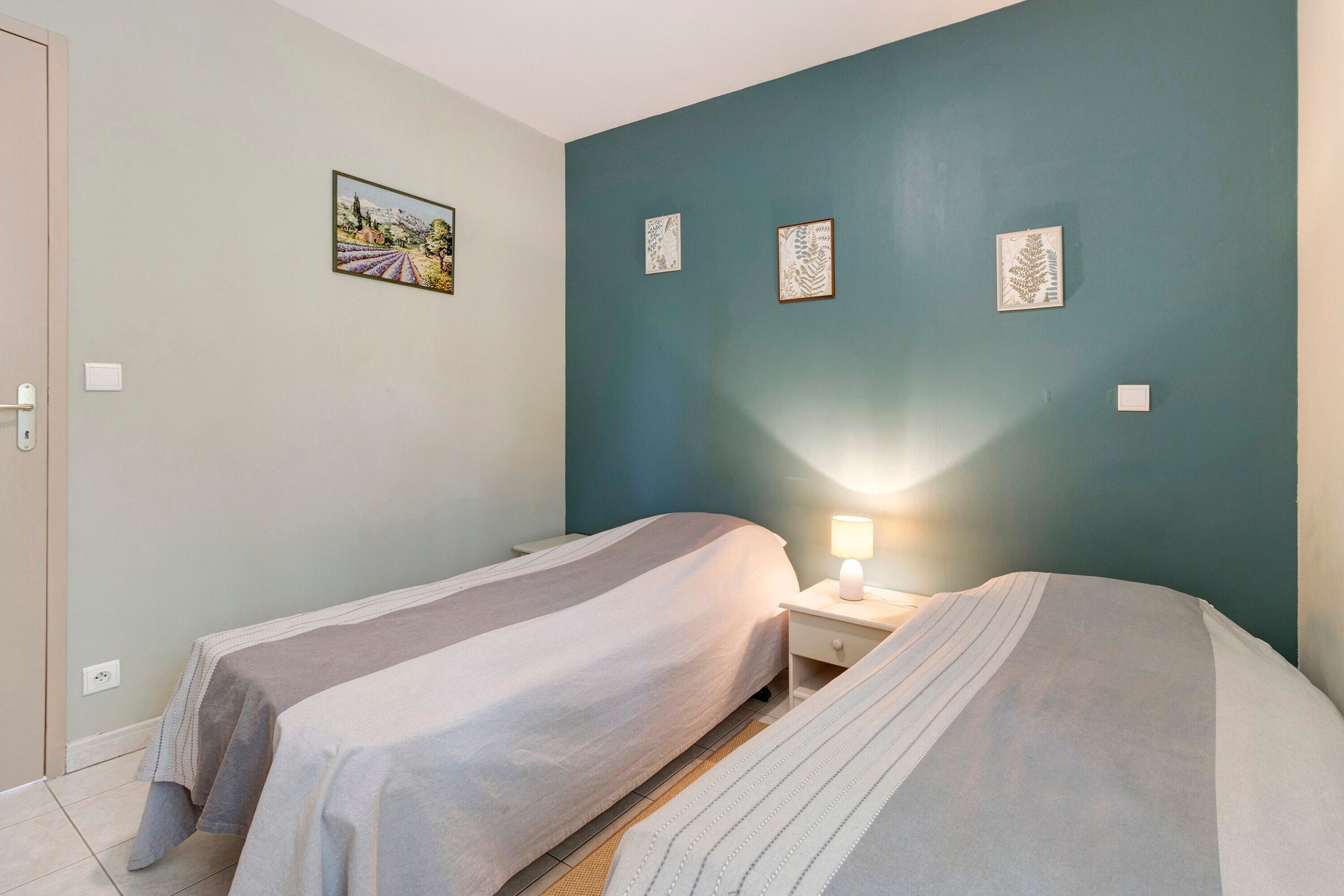 2 slaapkamers, een strijkplank/strijkijzer, wifi