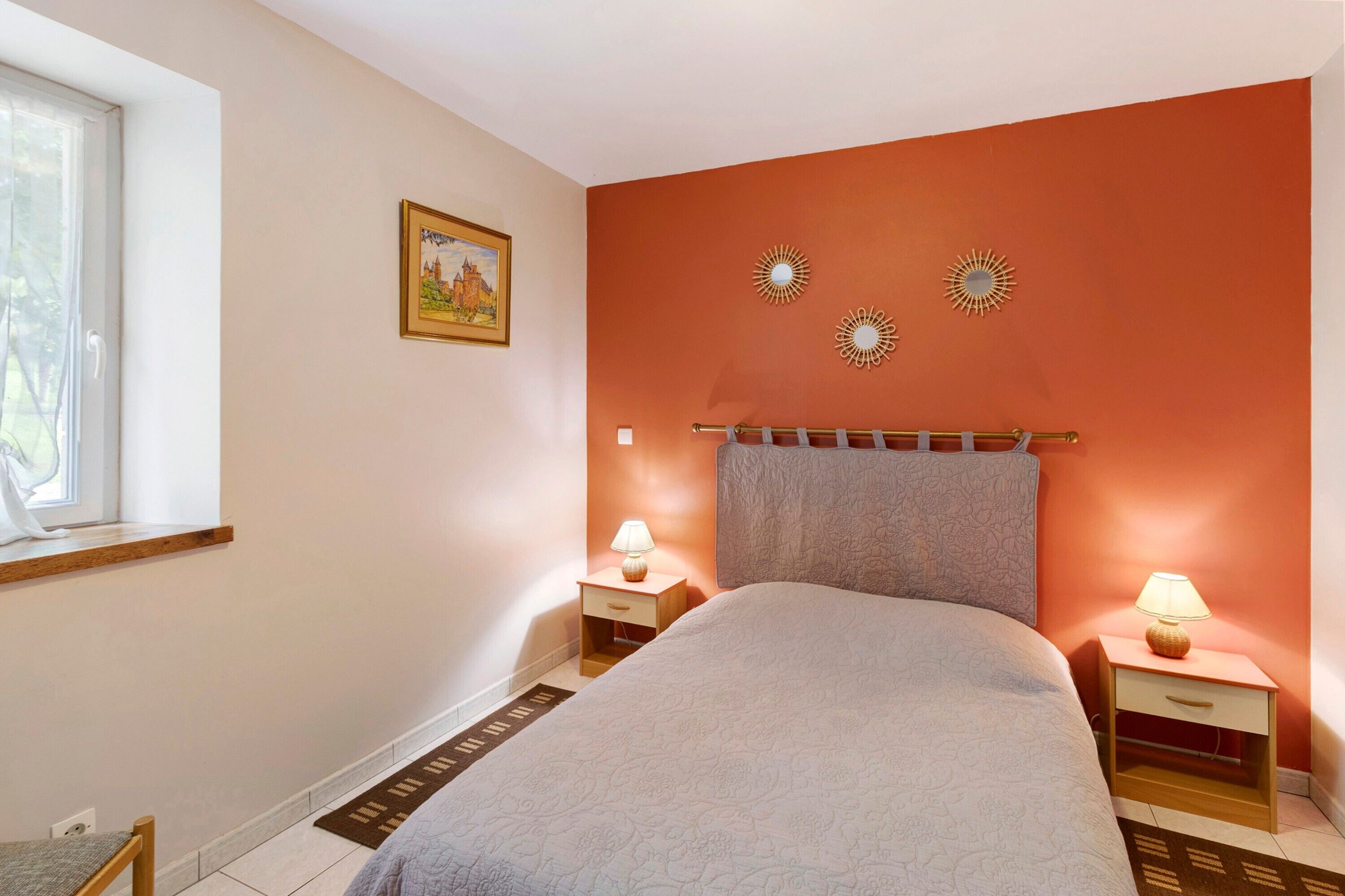 2 bedrooms, iron/ironing board, WiFi