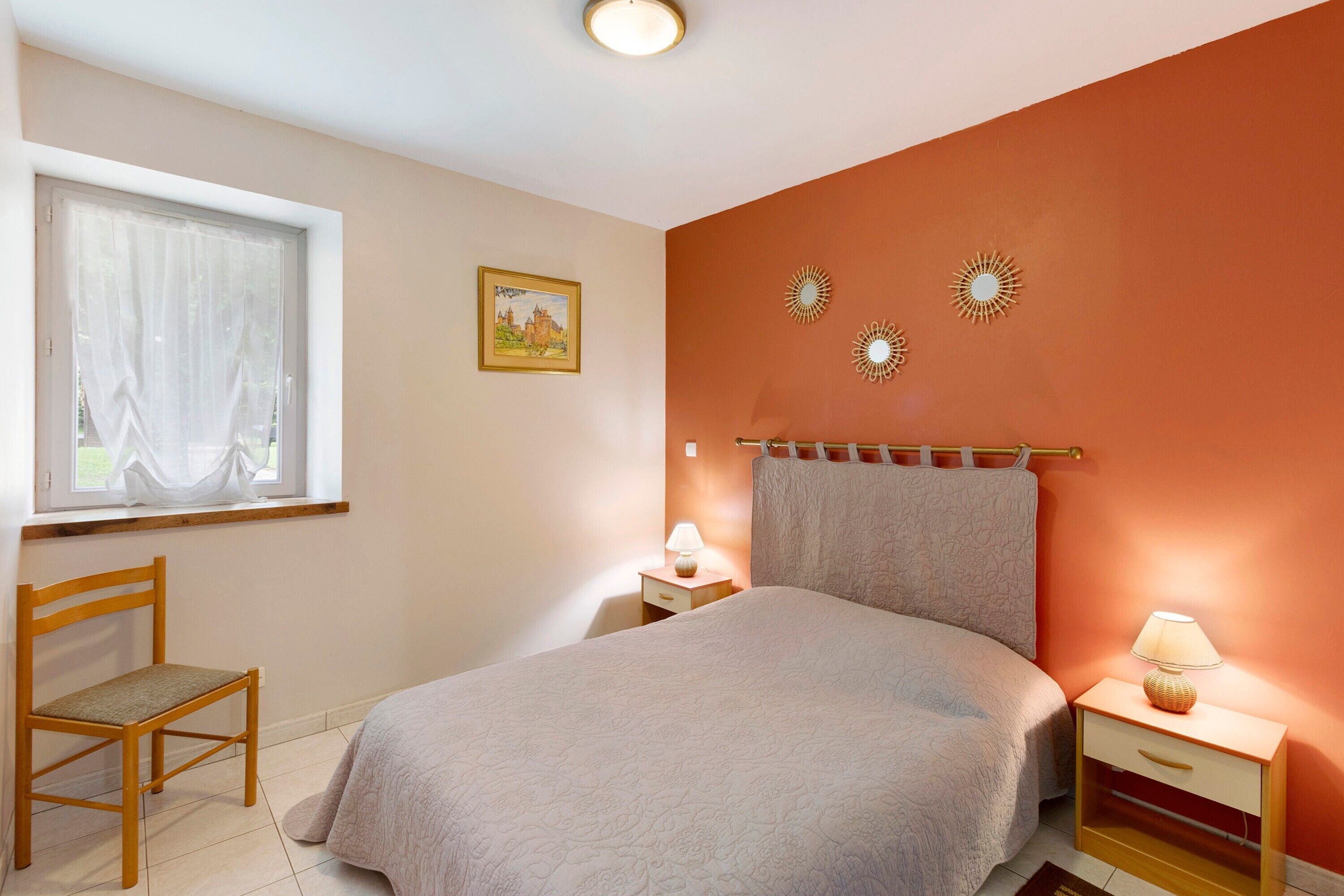 2 bedrooms, iron/ironing board, WiFi