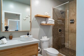 Shower, hair dryer, towels, soap - Ocean Front - 1 King Bedroom - Seaglass B1 (San Pedro)