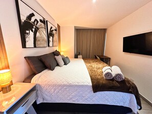3 bedrooms, desk, iron/ironing board, free WiFi - 5 minutes from Oakland Mal! 3 bedrooms and A/C (Ciudad de Guatemala)