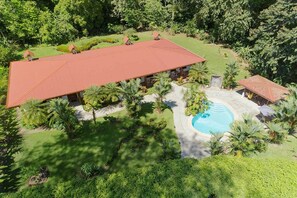 Exterior - Stunning suite 104 walking distance to Dominical beach shared pool and BBQ area! (Puntarenas Province)