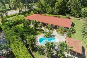 Exterior - Stunning suite 104 walking distance to Dominical beach shared pool and BBQ area! (Puntarenas Province)