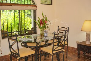 Dining - Stunning suite 104 walking distance to Dominical beach shared pool and BBQ area! (Puntarenas Province)