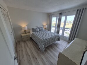 2 bedrooms, WiFi - NEW! Madeira Beach Family Vacation Home - Walkable to Beach (Madeira Beach)