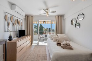 Iron/ironing board, WiFi, bed sheets - Boho Studio Apartment with Balcony, Wi-Fi and Air Conditioning (Marbella)