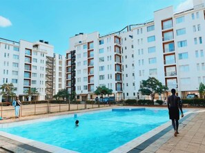 Pool - Enjoy a nice view of the train passing, Nairobi streets and The Talanta stadium. (Nairobi)
