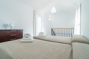 3 bedrooms, iron/ironing board, WiFi (free), bed sheets