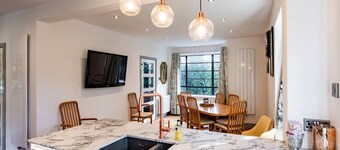 Springfield House - on half an acre!