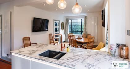 Springfield House - on half an acre!