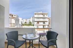 Outdoor dining - Apartment 'Jc Mar I - 2 Min To The Beach' with Sea View, Wi-Fi and Air Conditioning (Albufeira)