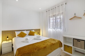 2 bedrooms, iron/ironing board, WiFi, bed sheets - Apartment 'Jc Mar I - 2 Min To The Beach' with Sea View, Wi-Fi and Air Conditioning (Albufeira)