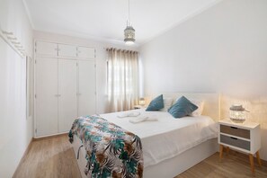 2 bedrooms, iron/ironing board, WiFi, bed sheets - Apartment 'Jc Mar Ll - 2 Min To The Beach' with Balcony, Wi-Fi and Air Conditioning (Albufeira)