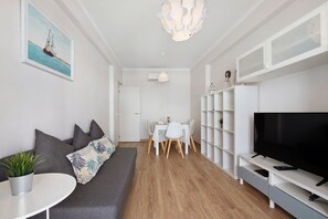 Living area - Apartment 'Jc Mar Ll - 2 Min To The Beach' with Balcony, Wi-Fi and Air Conditioning (Albufeira)