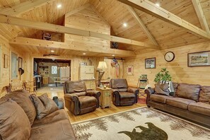 Living area - Beautiful
 log cabin on 175 acres with trails (Beaver Springs)