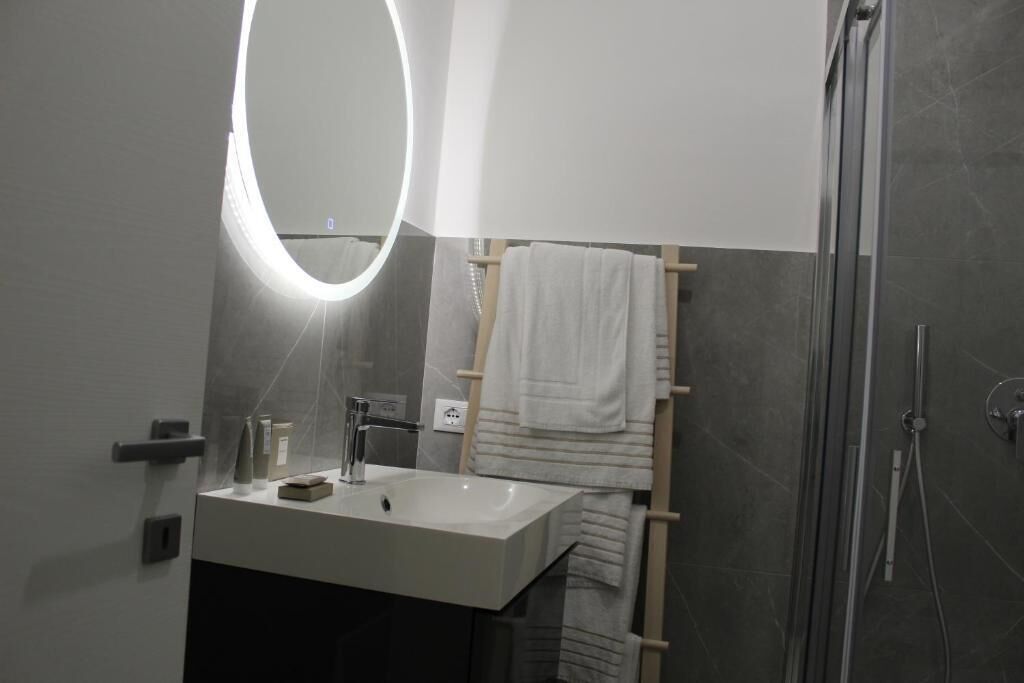 Traditional Apartment, City View | Bathroom