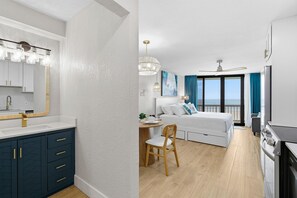Condo, 1 giường cỡ king (Ocean Breeze Resort 217) | 1 phòng ngủ 