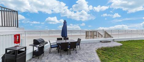 Lägenhet - 1 kingsize-säng (Ocean Breeze Resort 217) | Restaurang utomhus