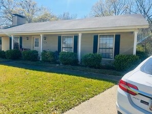 Exterior - A bit in the South Entire home in Shreveport, Louisiana (Shreveport)