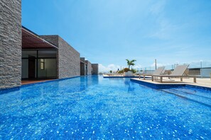 Pool - 2 Bedroom Condo with tub & Rooftop Pool & Ocean view (Playa del Carmen)