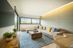 TV - 2 Bedroom Condo with tub & Rooftop Pool & Ocean view (Playa del Carmen)