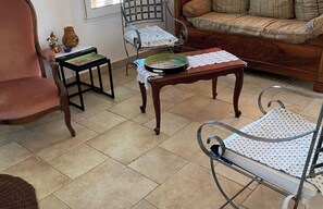 Living area - Pretty villa among fig trees in a quiet, scattered settlement (Solliès-Pont)