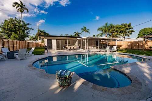 Fox Lagoon Pool Spa Villa 6BD Luxury Stay