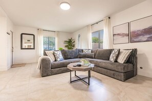 House - Fox Lagoon Pool Spa Villa 6BD Luxury Stay (Fort Lauderdale)