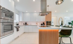 Villa - Fox Pearl 4Bd Pool House- Las Olas Luxury Getaway (Fort Lauderdale)