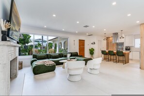 Villa - Fox Pearl 4Bd Pool House- Las Olas Luxury Getaway (Fort Lauderdale)