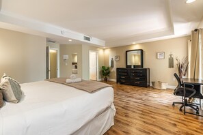 Apartment | 5 bedrooms - Salty Fox 5BD Oasis w Spa Beach Downtown (Fort Lauderdale)