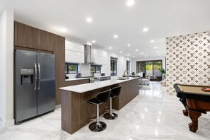 Exterior - Fox Grand Residence- 6bd, 2 Pools & Pool Table (Fort Lauderdale)