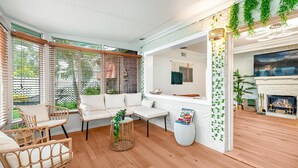 A modern living room with a fireplace, white sofas, and a wooden floor. - Fox Of Oz- Pool Spa Oasis Villa (Fort Lauderdale)