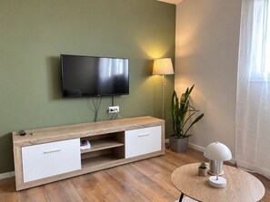 Interior - Port View 1 Bedroom Apartment with Sofa Bed (Thessaloniki)
